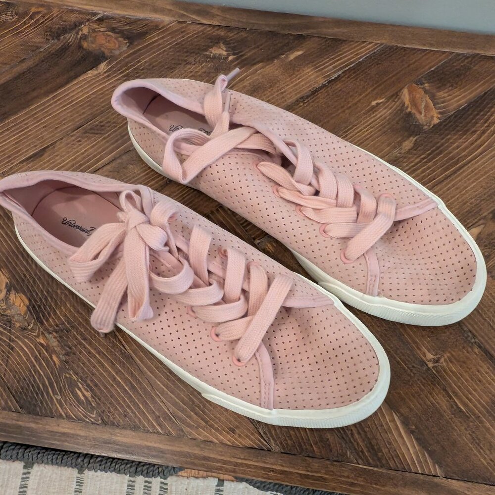 Universal Thread Womens Pink Suede Sneakers Size 9